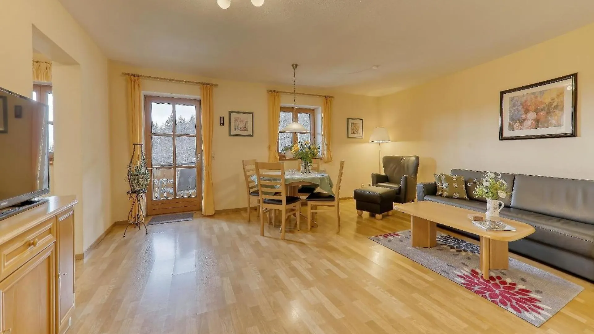 Grosszuegige Ferienwohnung Mit Suedbalkon Spiegelau