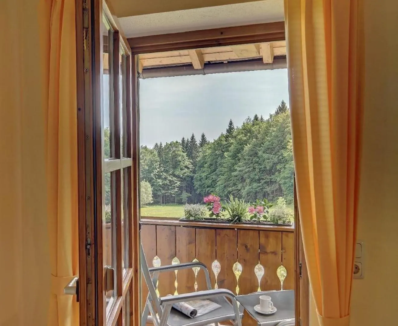 Grosszuegige Ferienwohnung Mit Suedbalkon Spiegelau Apartment